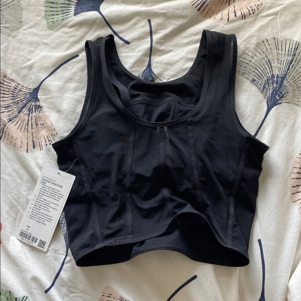 Lululemon femme force crop top